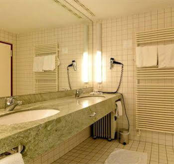 Hotel Oberschwaebischer Hof Schwendi Экстерьер фото