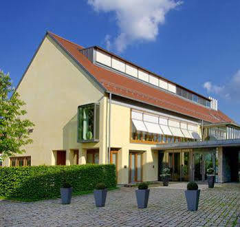 Hotel Oberschwaebischer Hof Schwendi Экстерьер фото